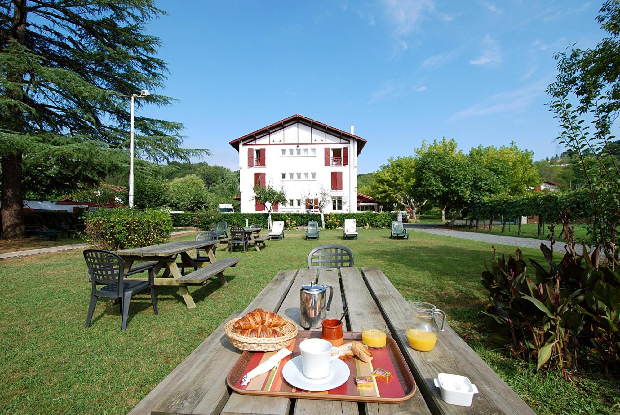 Hotel Pyrenees Atlantique Saint-Pée-sur-Nivelle Exteriér fotografie